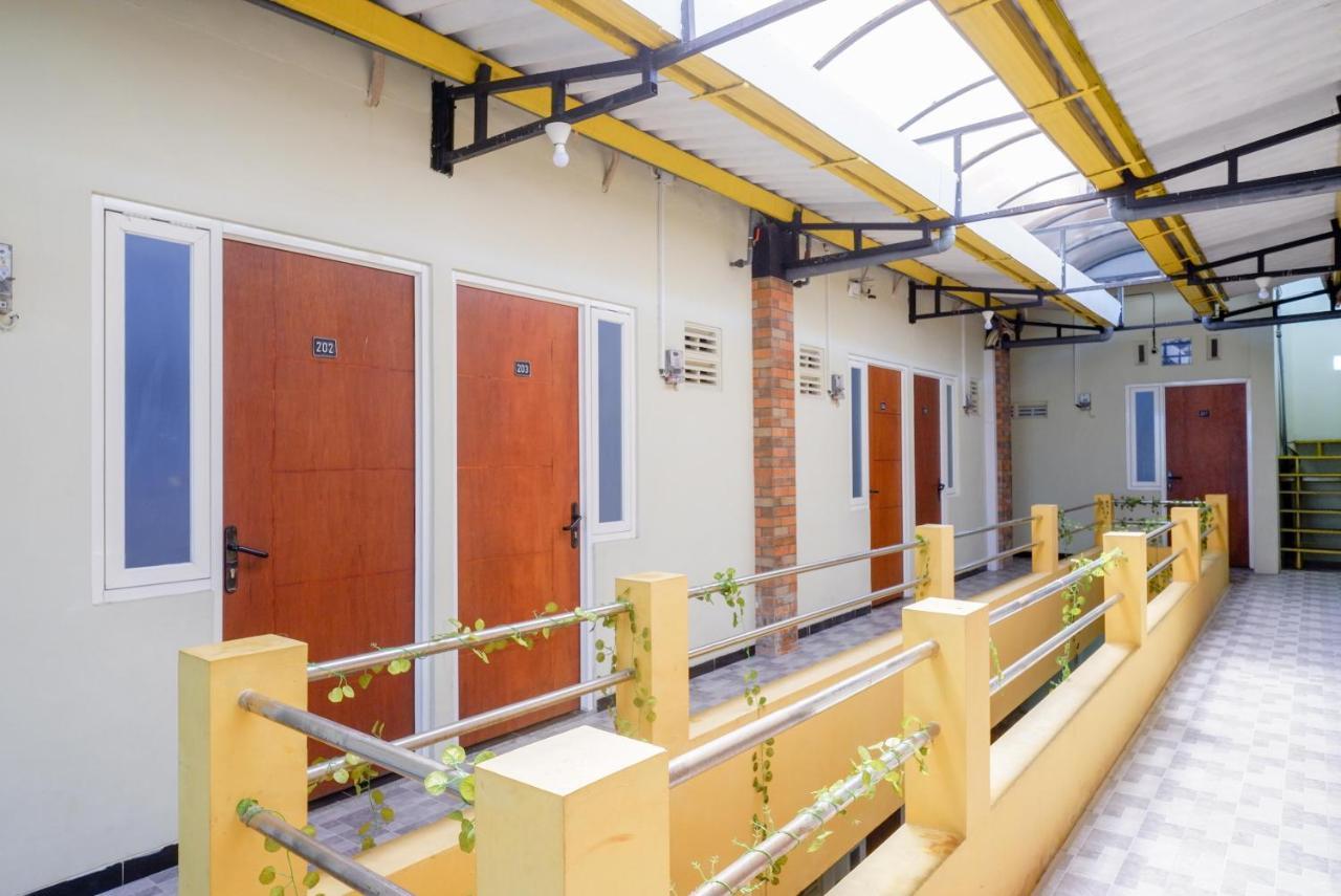 Reddoorz Near Kawasan Bandara Ahmad Yani Hotel