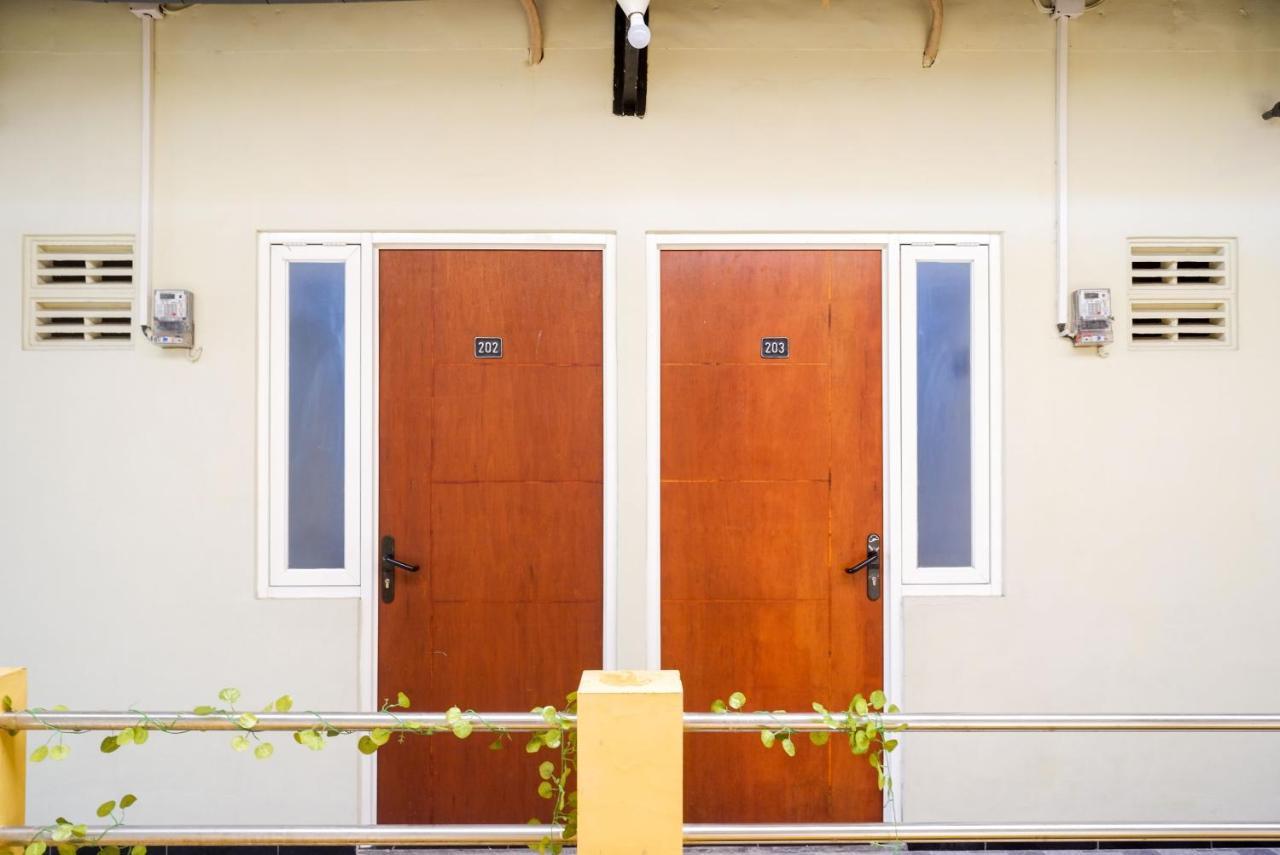 Hotel Reddoorz Near Kawasan Bandara Ahmad Yani 2*
